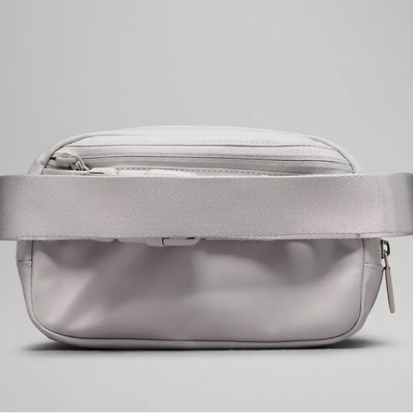 NWT Lululemon Everywhere Belt Bag - Picture 4 of 7